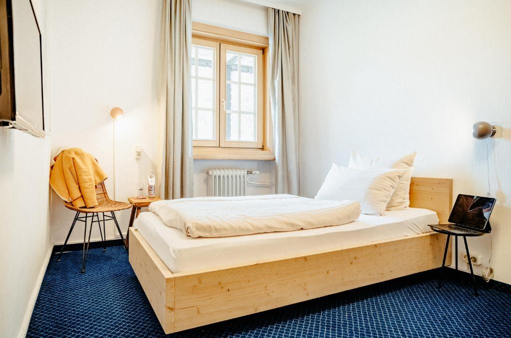 Postel nebo postele na pokoji v ubytování Alpenrose Bayrischzell Hotel