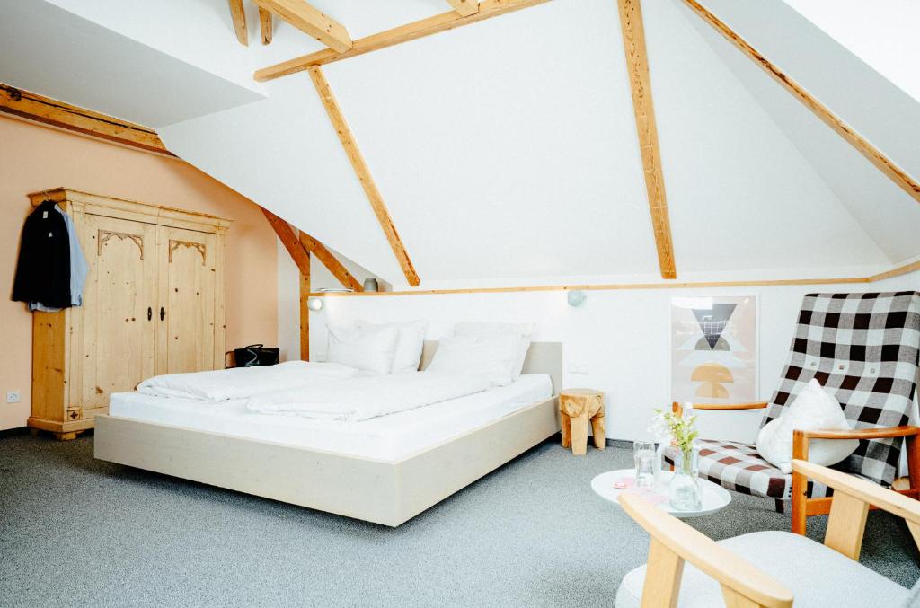 Postel nebo postele na pokoji v ubytování Alpenrose Bayrischzell Hotel