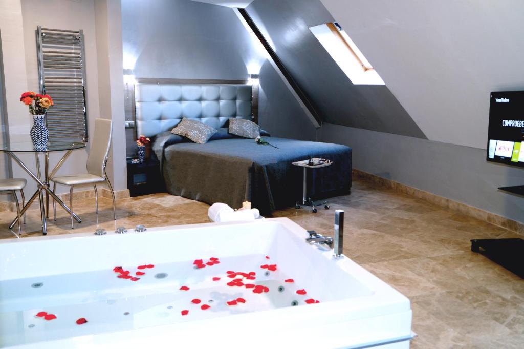 
Queen Room with Spa Bath
