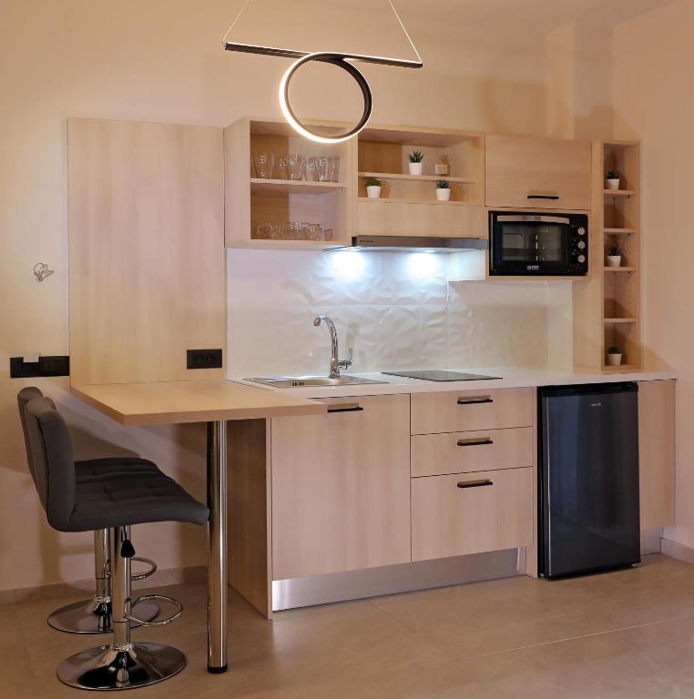 Kuchyň nebo kuchyňský kout v ubytování AMMOESSA APARTMENTS