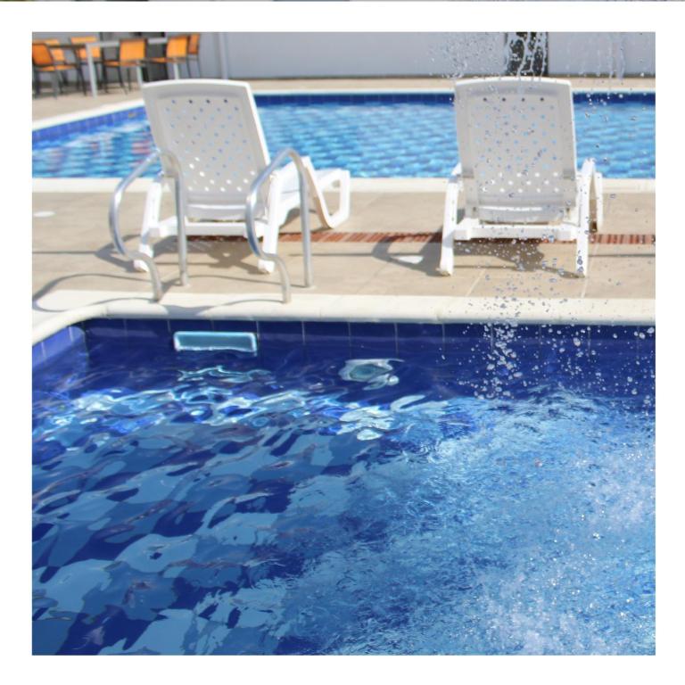 Bazén v ubytování Hotel Mar del Plata nebo v jeho okolí