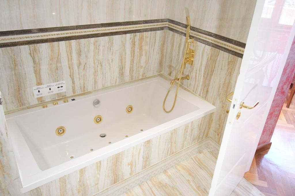 MIRADOR DEL CERRADO free parking - 15