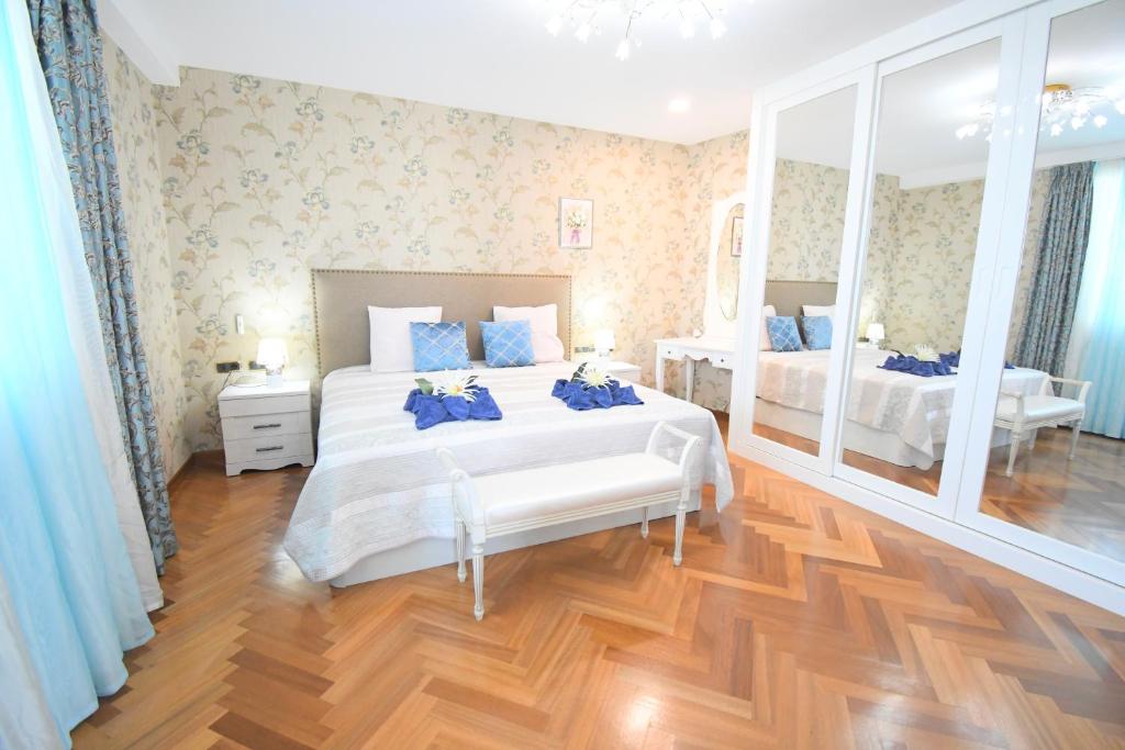 MIRADOR DEL CERRADO free parking - 19