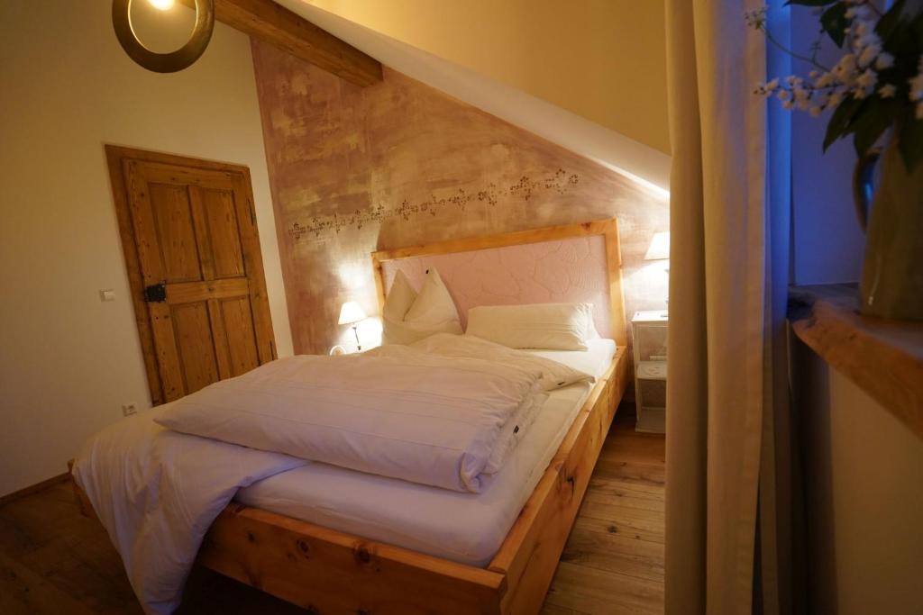 Letto o letti in una camera di Chalet - Apartment - Mit Liebe dekoriert