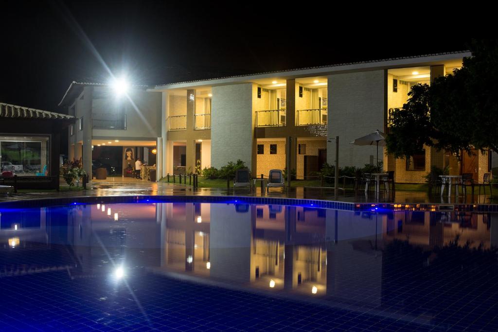 Bazén v ubytování Porto Mar Hotel nebo v jeho okolí