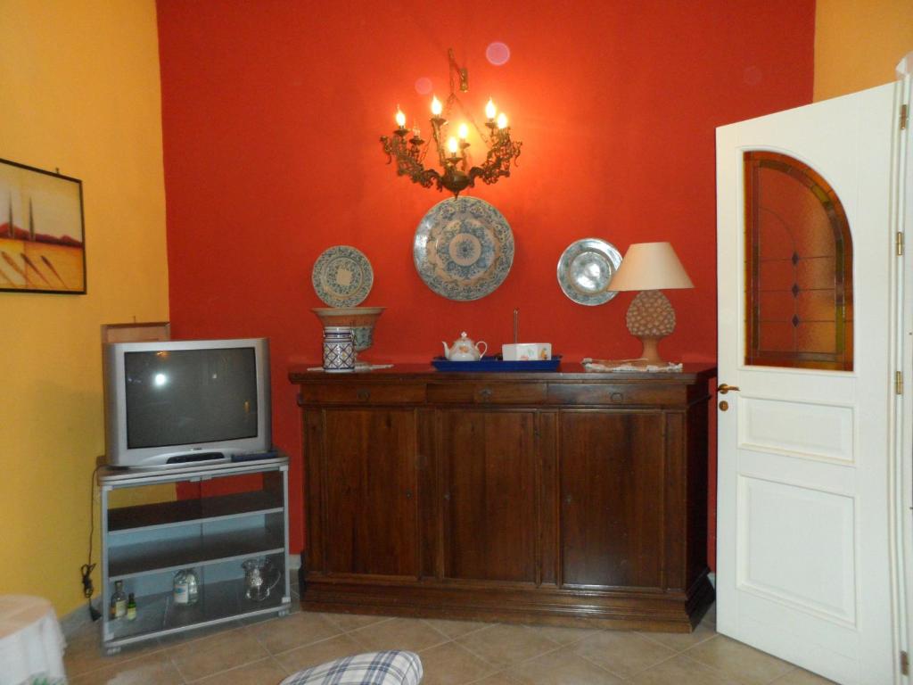 Televízia a/alebo spoločenská miestnosť v ubytovaní Alle Terrazze del Borgo Vecchio