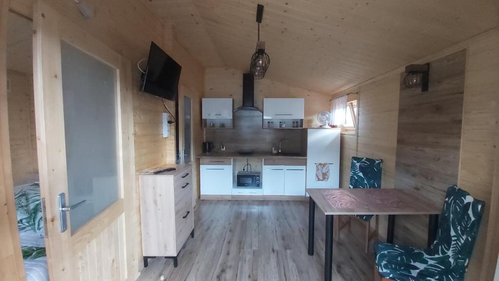 Kuchyňa alebo kuchynka v ubytovaní APARTAMENT DOMEK CAŁOROCZNY