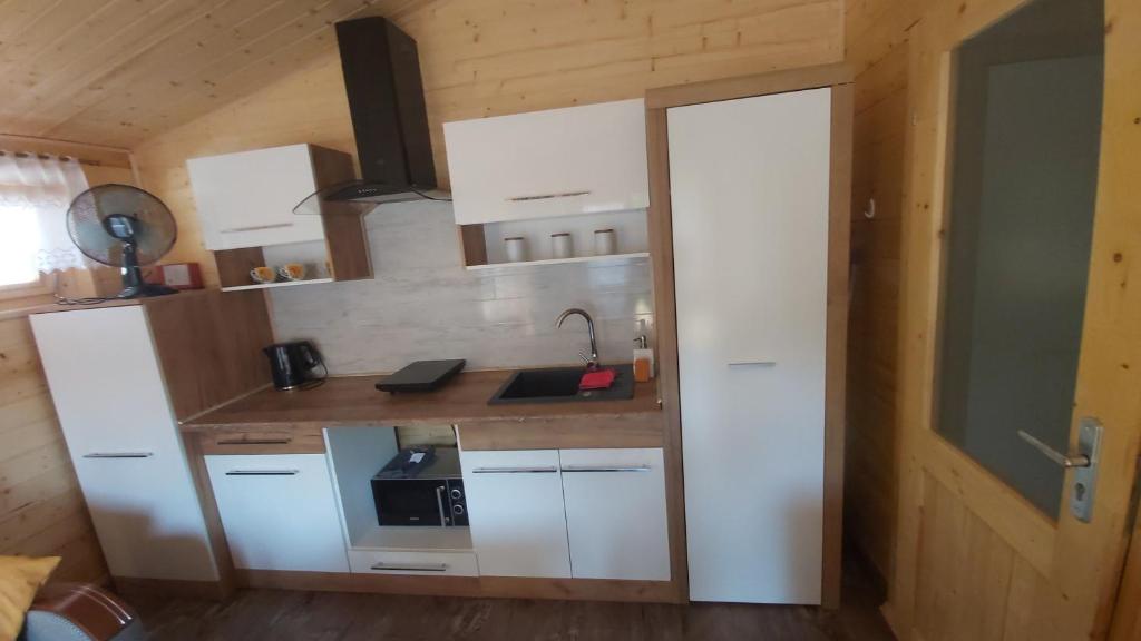 Kuchyňa alebo kuchynka v ubytovaní APARTAMENT DOMEK CAŁOROCZNY