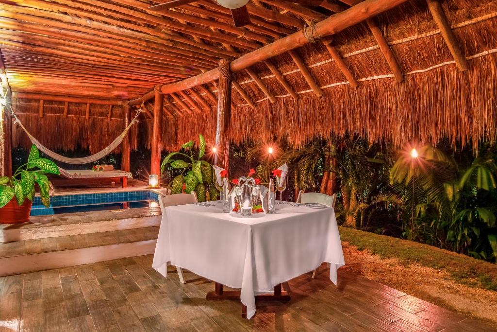 Bazén v ubytování The Explorean Kohunlich - All Inclusive nebo v jeho okolí