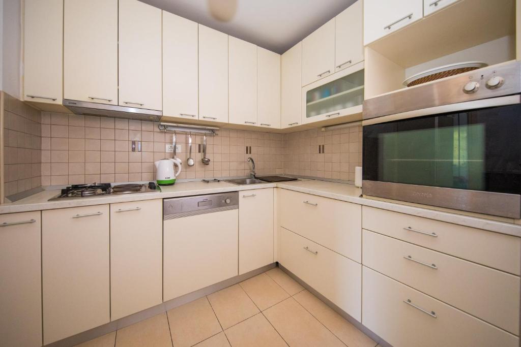 Kuchyňa alebo kuchynka v ubytovaní Apartment Mario Star