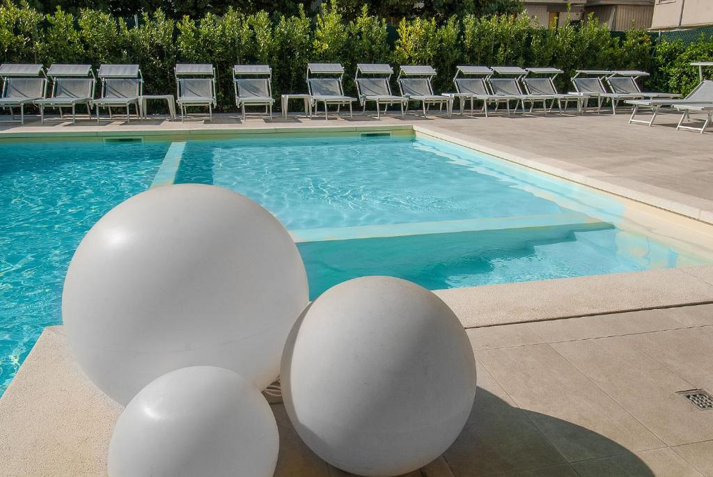 Bazén v ubytování Hotel Niagara nebo v jeho okolí