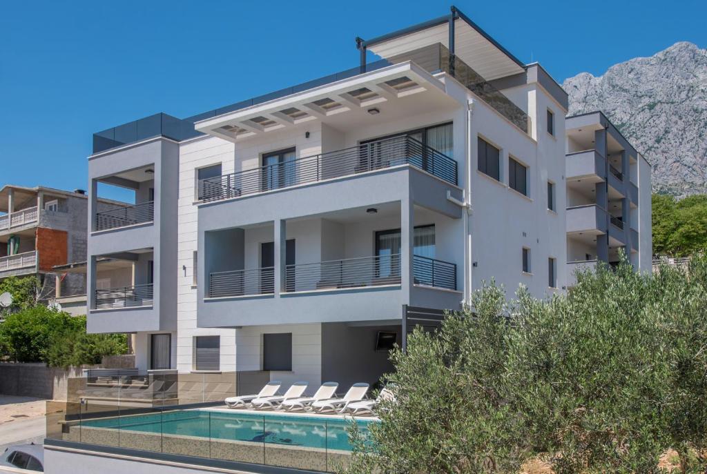 an apartment building with a swimming pool at Villa Lovric in Makarska