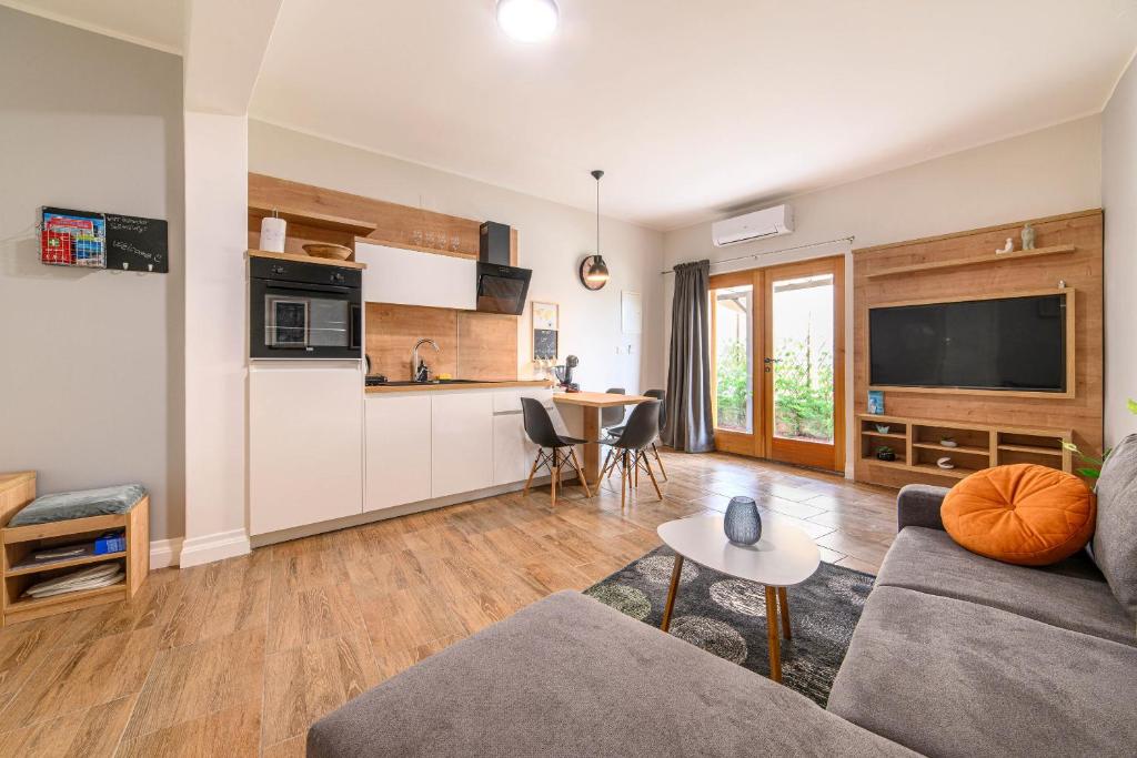 Apartments ORSULA near old town and beach