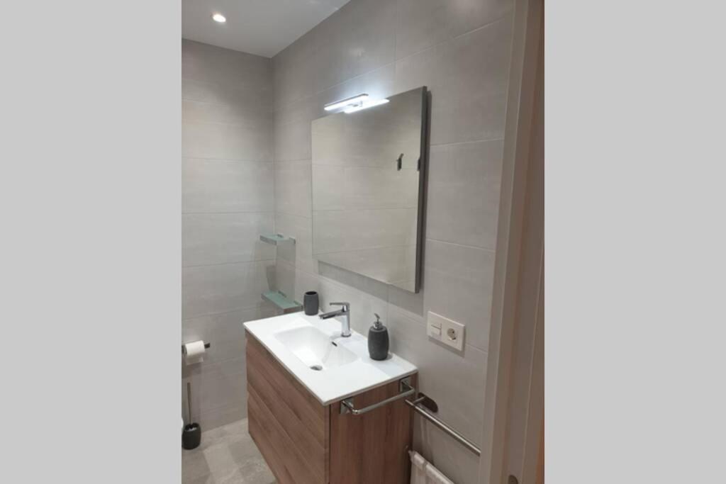 A bathroom at Apartamento recién reformado en Barakaldo
