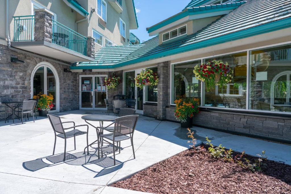 Pocaterra Inn & Waterslide - Resim 6