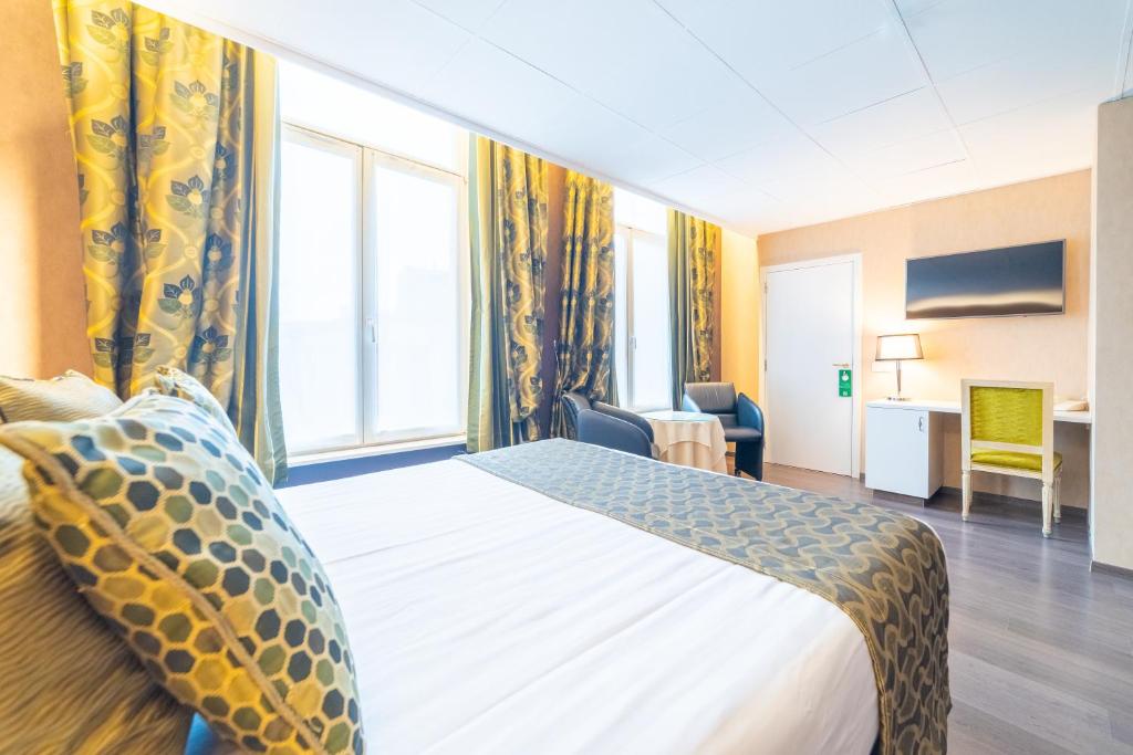 Hotel Het Gheestelic Hof by CW Hotel Collection房間的床