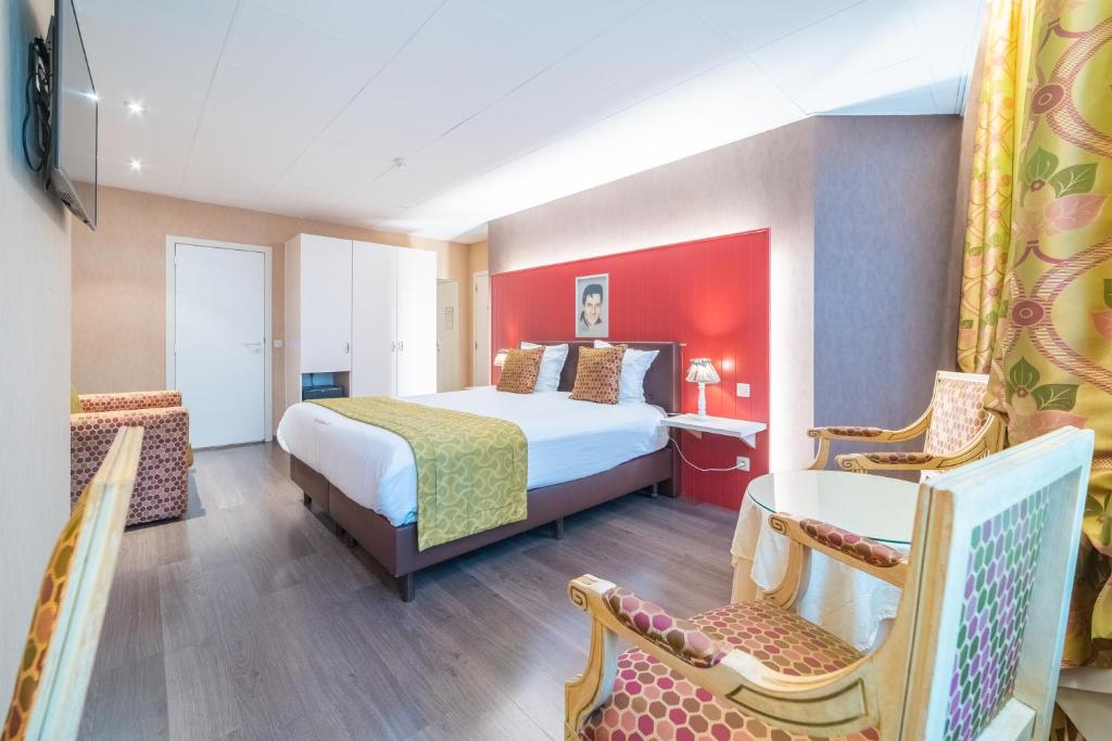 Hotel Het Gheestelic Hof by CW Hotel Collection房間的床