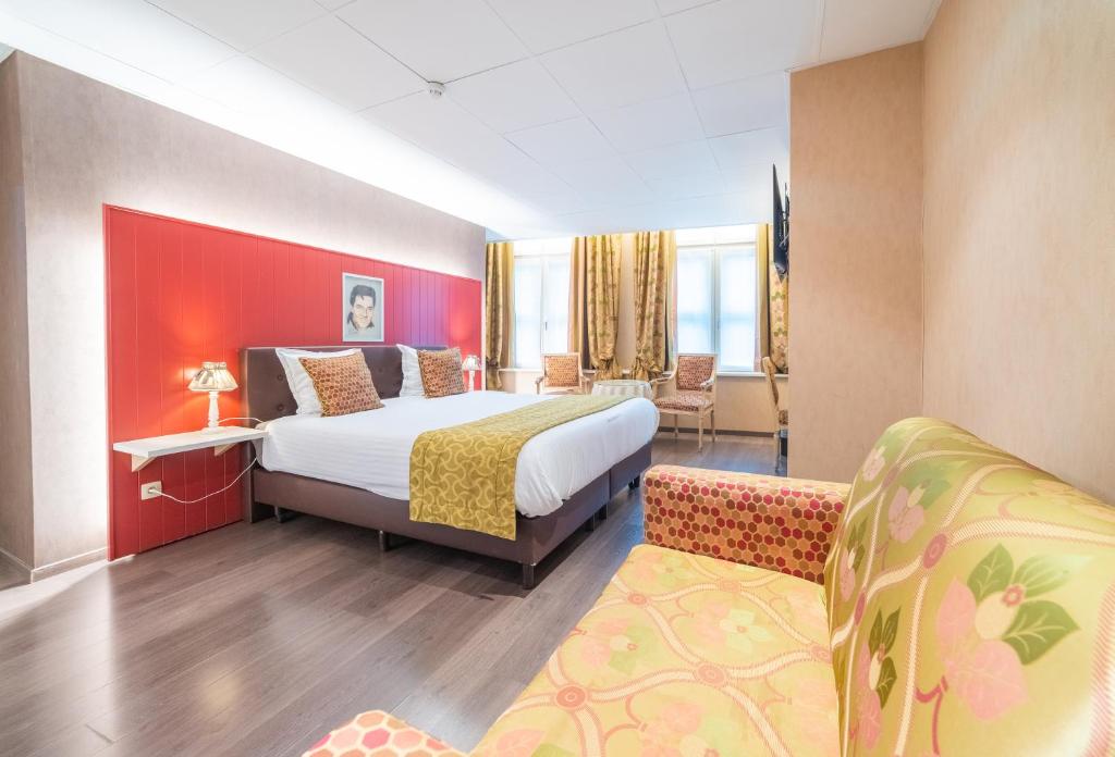 a hotel room with a bed and a couch at Hotel Het Gheestelic Hof by CW Hotel Collection in Bruges