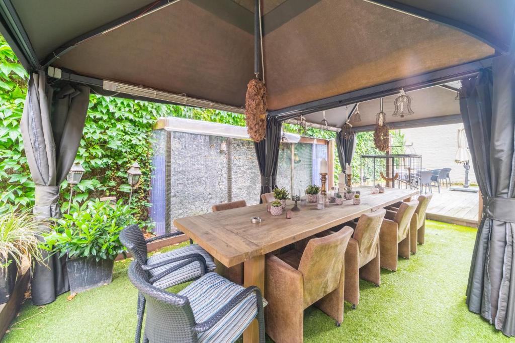 Hotel Het Gheestelic Hof by CW Hotel Collection - Resim 12