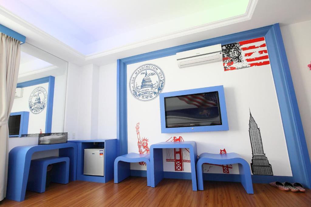 a room with blue tables and monuments on the wall at Edinburgh 16 Inn in Hengchun