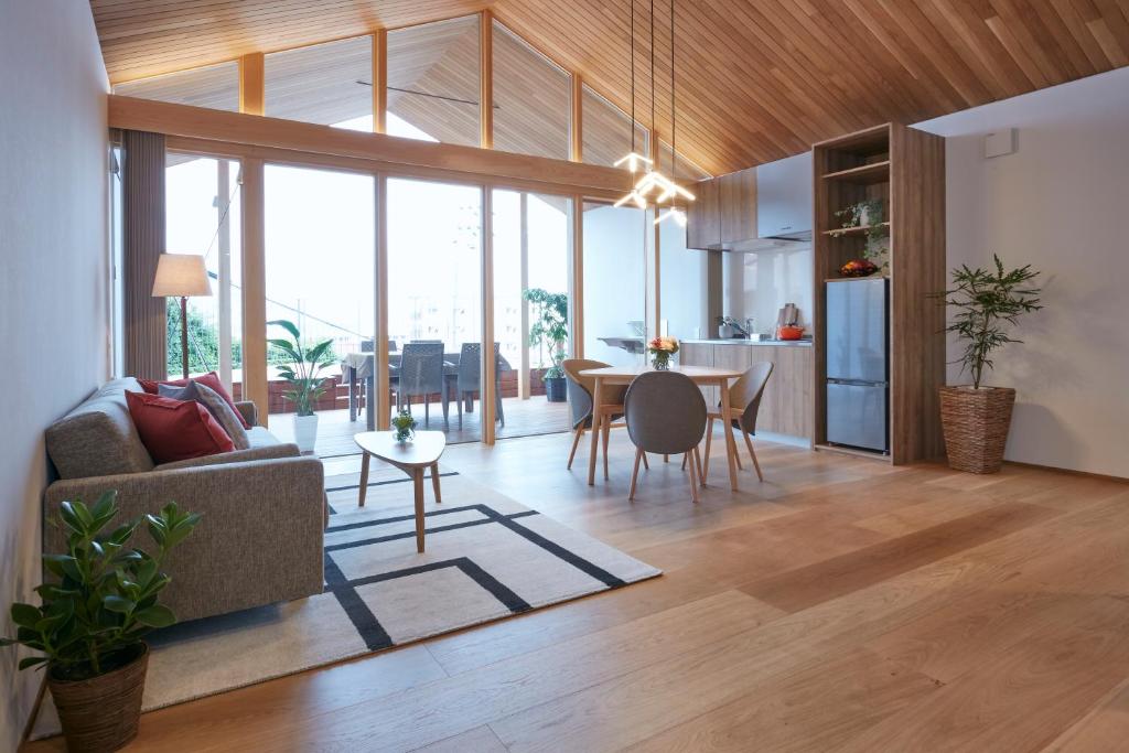 Kuchyň nebo kuchyňský kout v ubytování Terrace Villa Eon