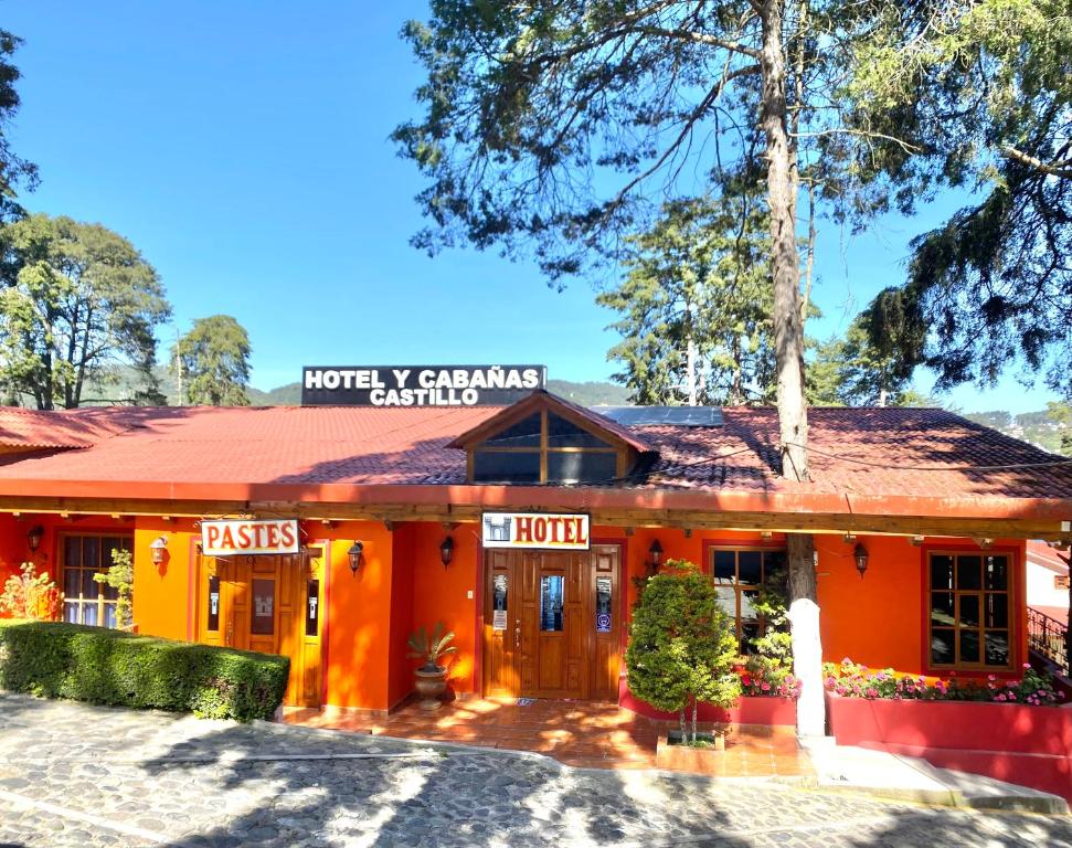 an orange building with a sign that reads hotel vagrants gambling at Hotel Posada Castillo Panteon Ingles in Mineral del Monte