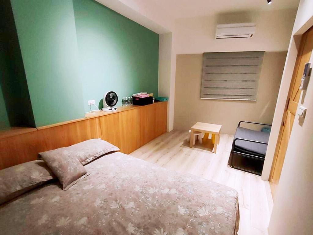 Postel nebo postele na pokoji v ubytování 霧台山豐民宿