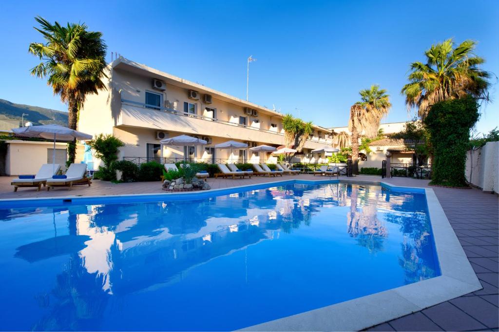 a large swimming pool in front of a hotel at Ipsos di Mare in Corfu Town