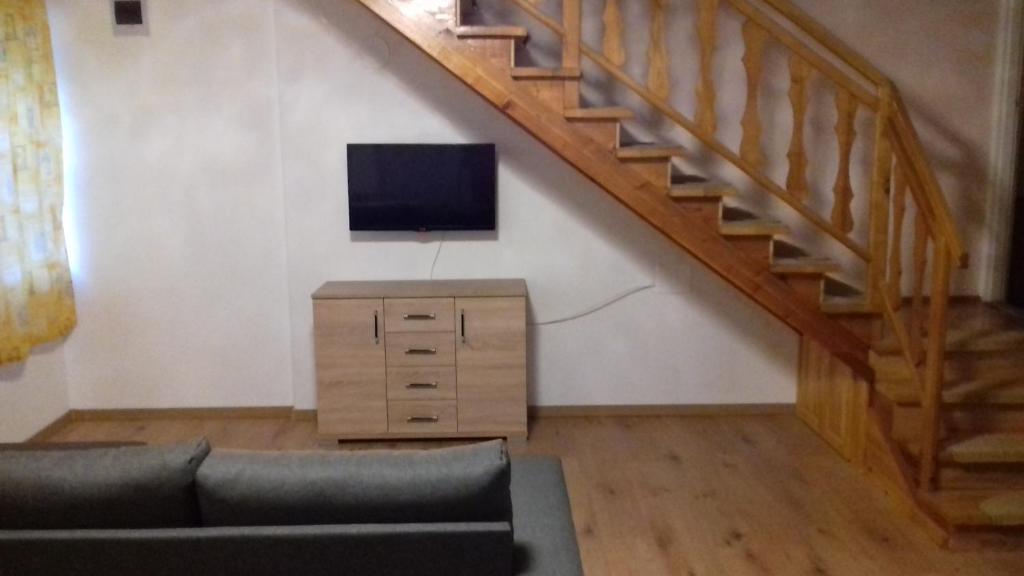 TV a/nebo společenská místnost v ubytování Tiszafa Apartman