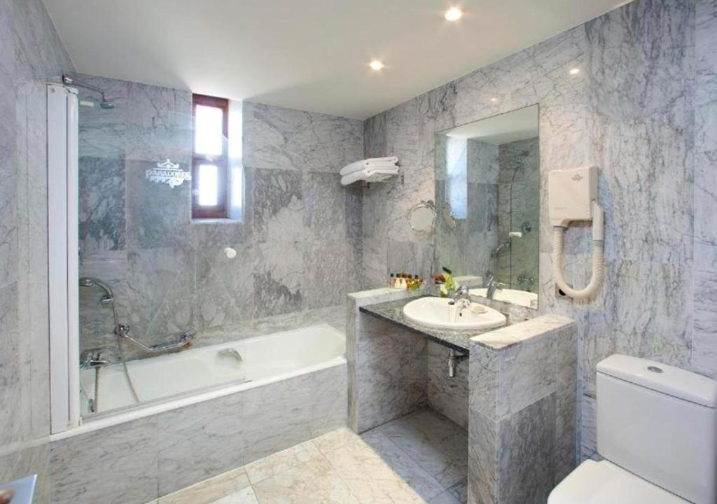Parador de Cardona - Standard Double Room (2 Adults + 1 Child)