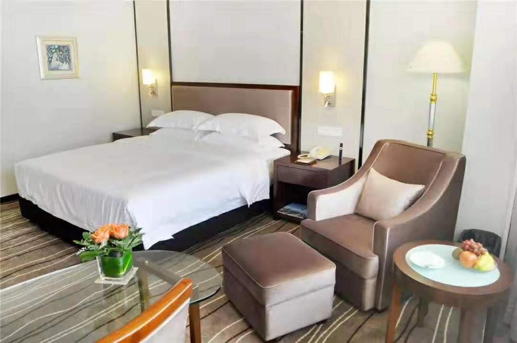 Postel nebo postele na pokoji v ubytování Zhongshan International Hotel