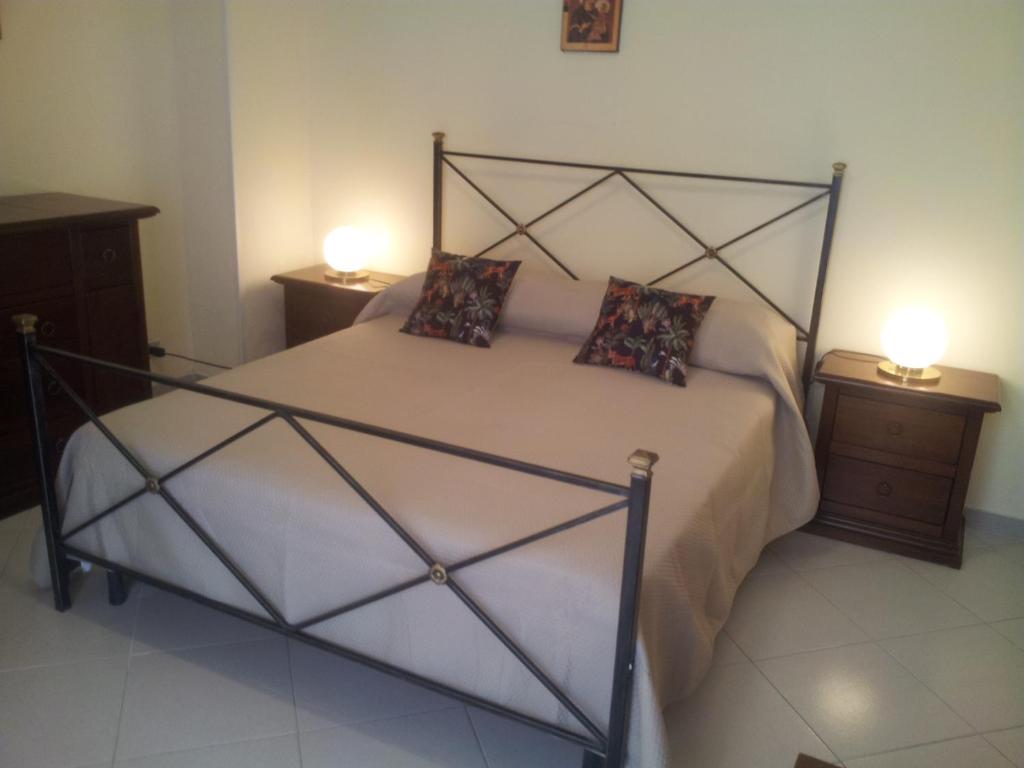 Postel nebo postele na pokoji v ubytování AL NARCISO HOUSE by Franco & Lia