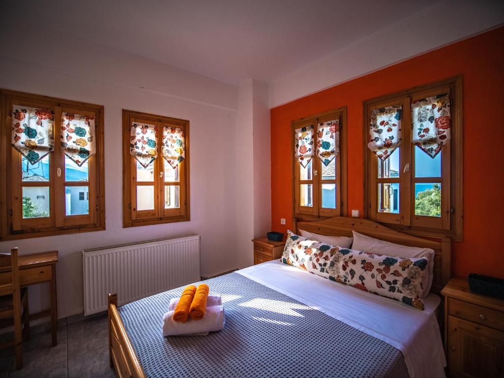 Posteľ alebo postele v izbe v ubytovaní Orange House for big families in Damouchari - Delicious Houses