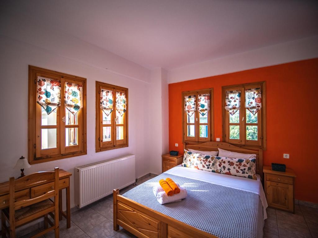Posteľ alebo postele v izbe v ubytovaní Orange House for big families in Damouchari - Delicious Houses