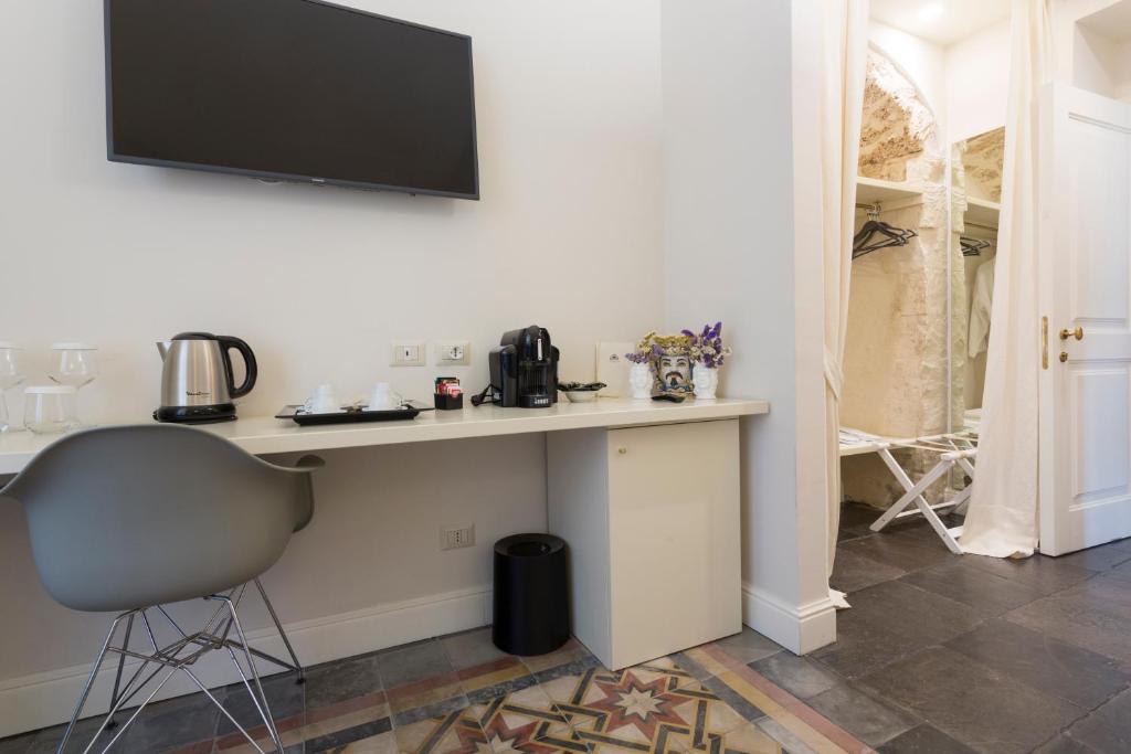 Příslušenství pro přípravu čaje a kávy v ubytování San Carlo Suites