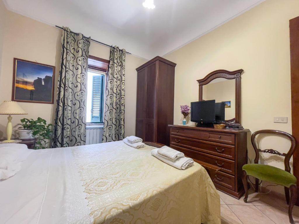 Televízia a/alebo spoločenská miestnosť v ubytovaní Dolmen House