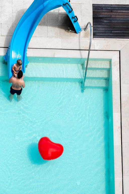 Basen w obiekcie Hotel Fedora Riccione lub w pobliżu