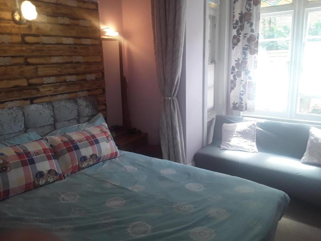 
Deluxe Double Room (2 Adults + 1 Child)
