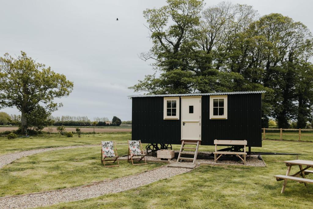 Zahrada ubytování The Shepherds Huts & The Well Lodge at Ormesby Manor