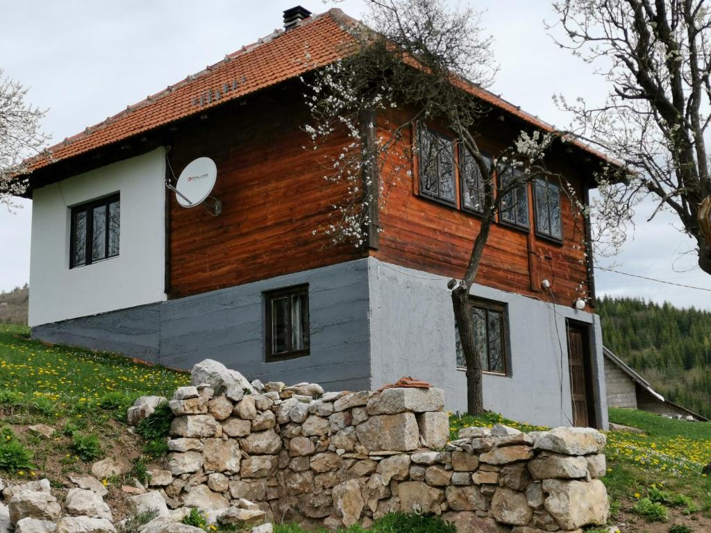 Budova, kde se prázdninový dům nachází