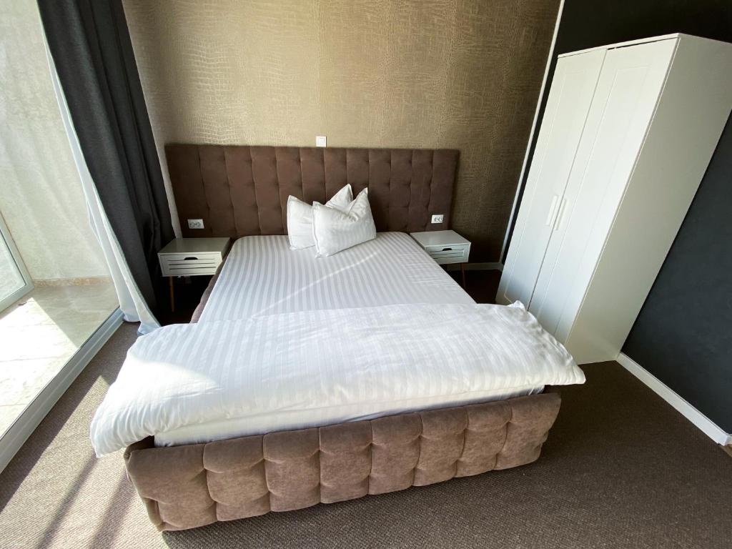 Postel nebo postele na pokoji v ubytování La Vella Resort
