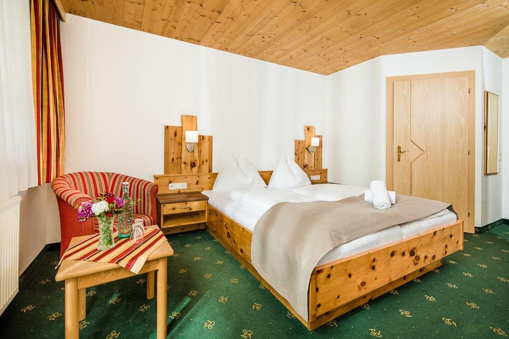 Postel nebo postele na pokoji v ubytování Hotel Langeck
