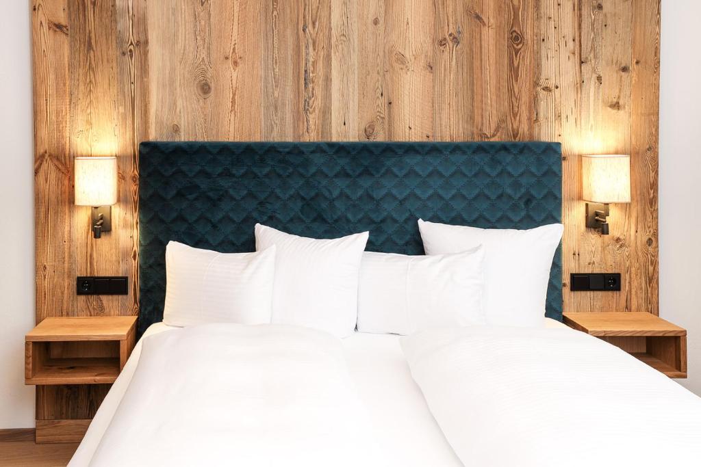 A bed or beds in a room at Living Central