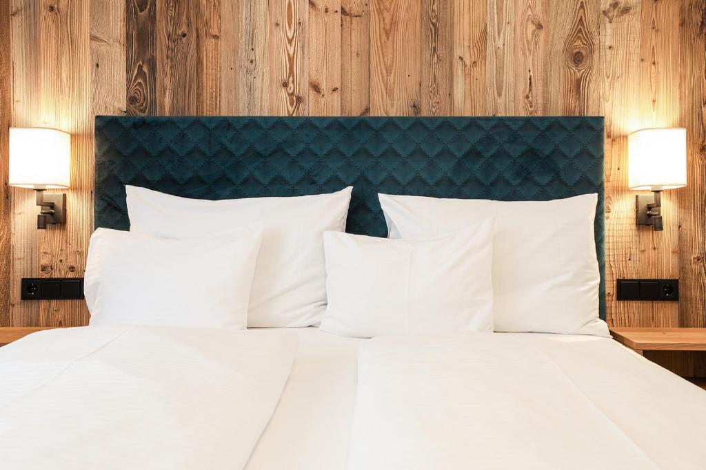 A bed or beds in a room at Living Central