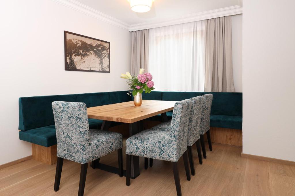 A seating area at Living Central