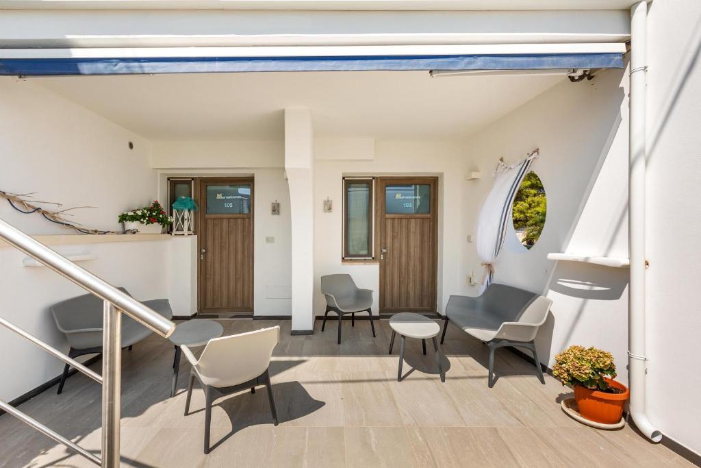 Posezení v ubytování Maresidence - il Residence sul mare a Torre Pali