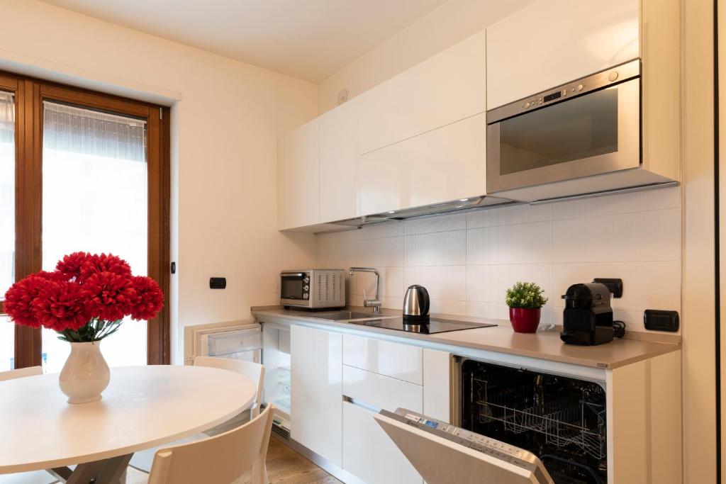 Kuchyňa alebo kuchynka v ubytovaní Navigli Stylish Home