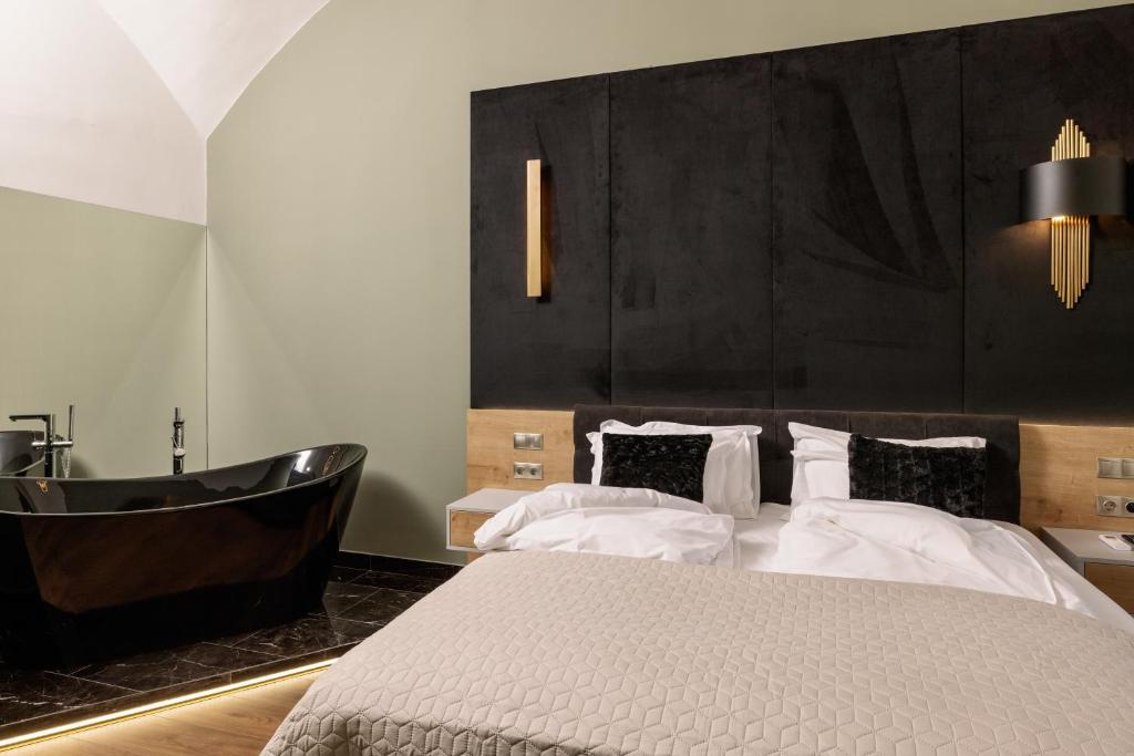 Haller Boutique - Suite With Balcony
