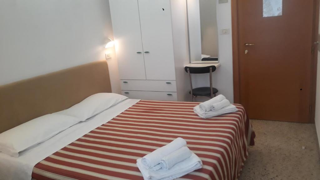 Postel nebo postele na pokoji v ubytování Hotel Graziella Mare