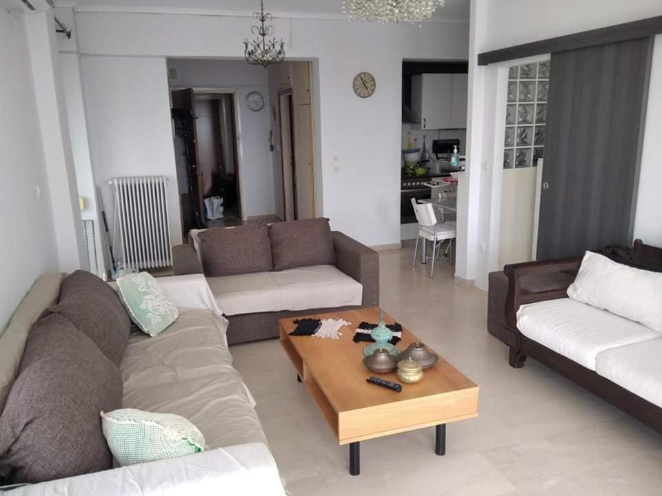 Posedenie v ubytovaní Super view seafront apartment
